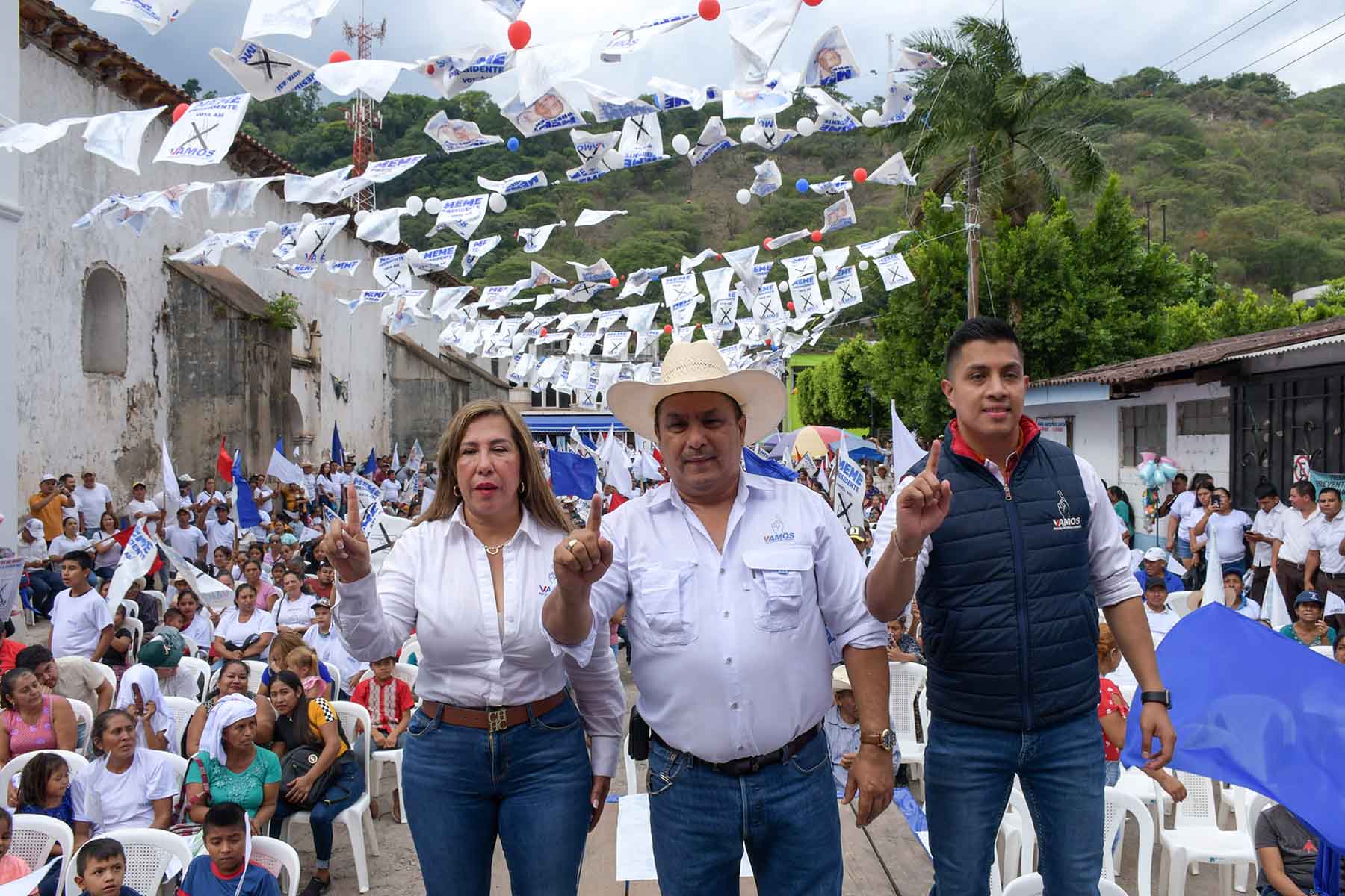 Sofía, Filomeno y Erick Hernández en un mitin en Huehuetenango. Foto: Partido Vamos Huehuetenango